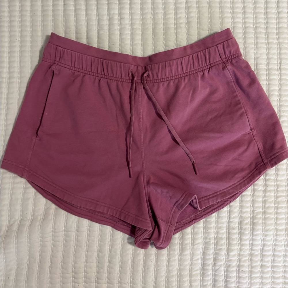 Lululemon Inner Glow 3” short High Rise